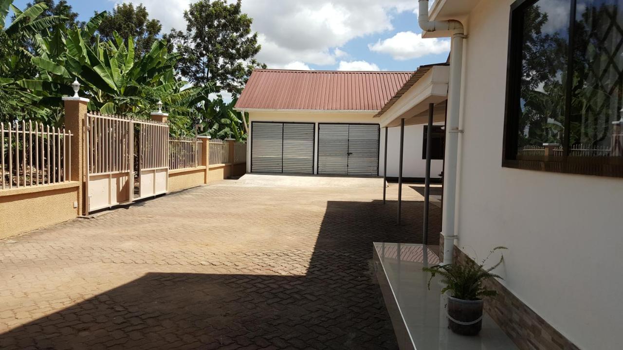 Kilimanjaro Country House Моши Экстерьер фото